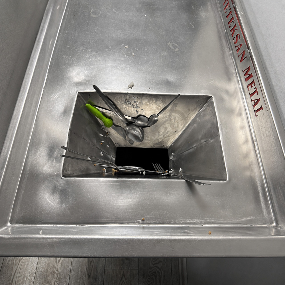 Magnetic Cutlery Catcher Stand for Industrial Canteens – 100x100x58 cm Neodymium
